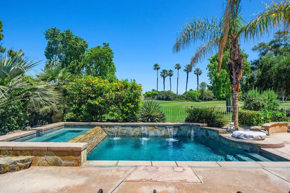 99 Kavenish Drive Rancho Mirage, CA 92270