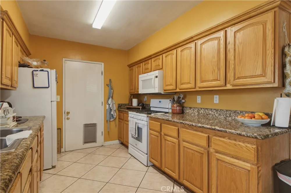 910 W George Banning, CA 92220