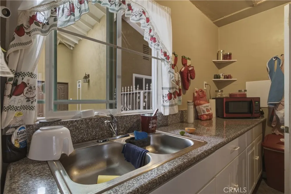 910 W George Banning, CA 92220