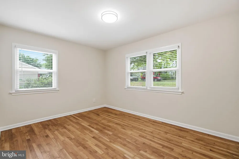 18 GRANDIN CIRCLE Rockville, MD 20851
