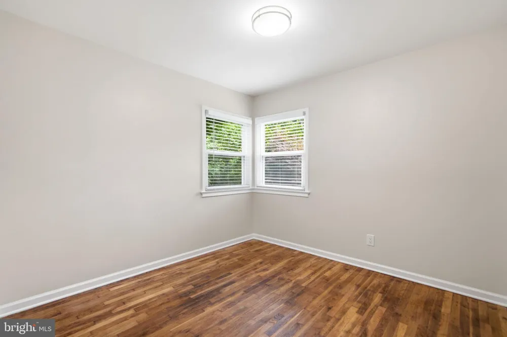18 GRANDIN CIRCLE Rockville, MD 20851