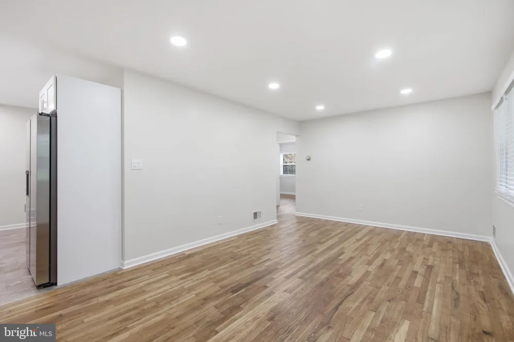 18 GRANDIN CIRCLE Rockville, MD 20851