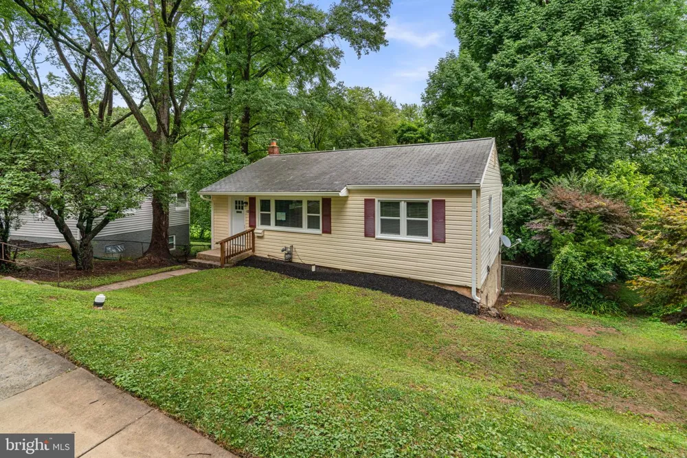 18 GRANDIN CIRCLE Rockville, MD 20851