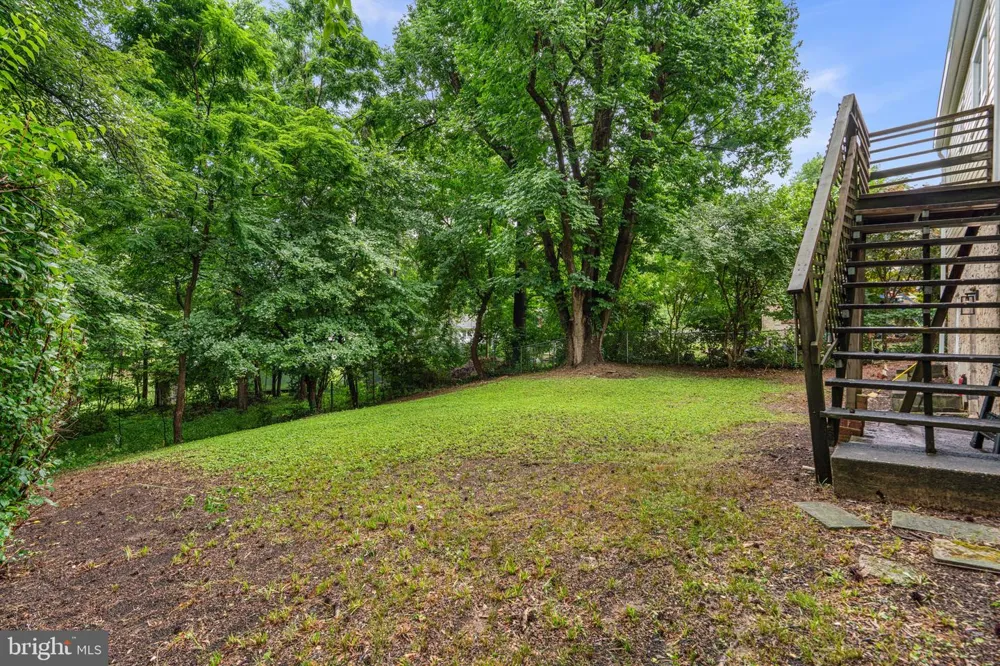 18 GRANDIN CIRCLE Rockville, MD 20851