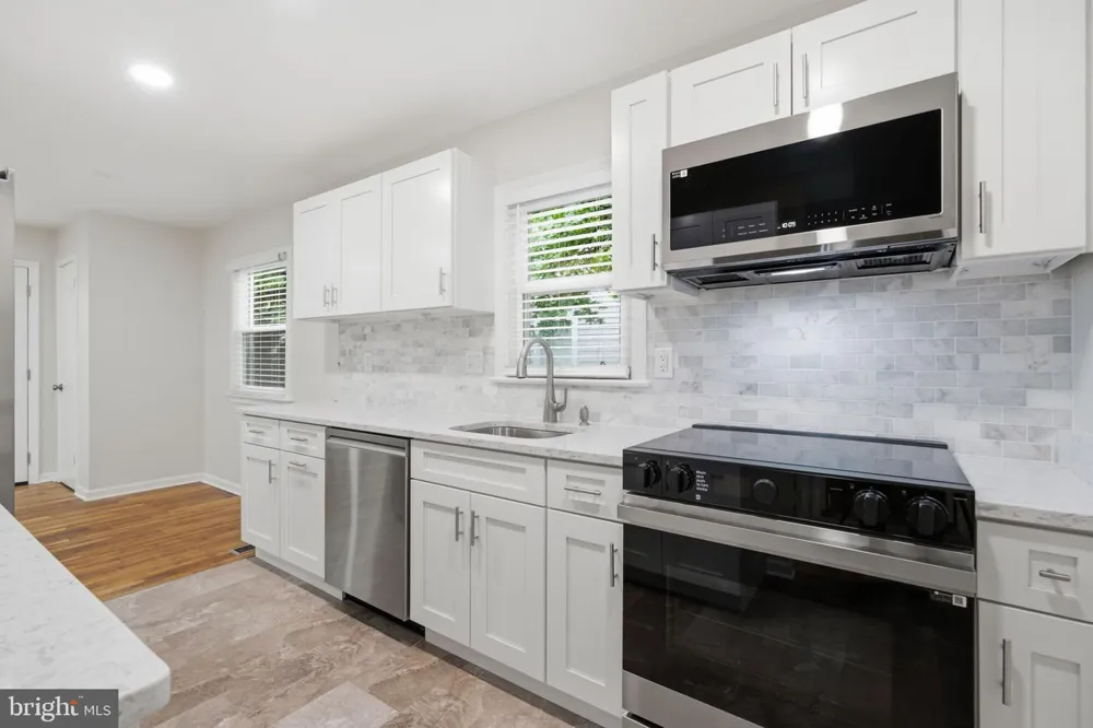 18 GRANDIN CIRCLE Rockville, MD 20851