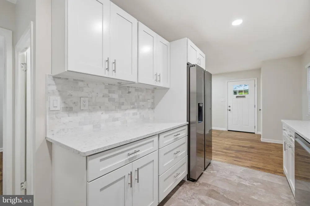 18 GRANDIN CIRCLE Rockville, MD 20851