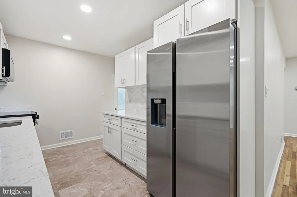 18 GRANDIN CIRCLE Rockville, MD 20851