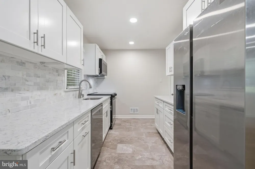 18 GRANDIN CIRCLE Rockville, MD 20851