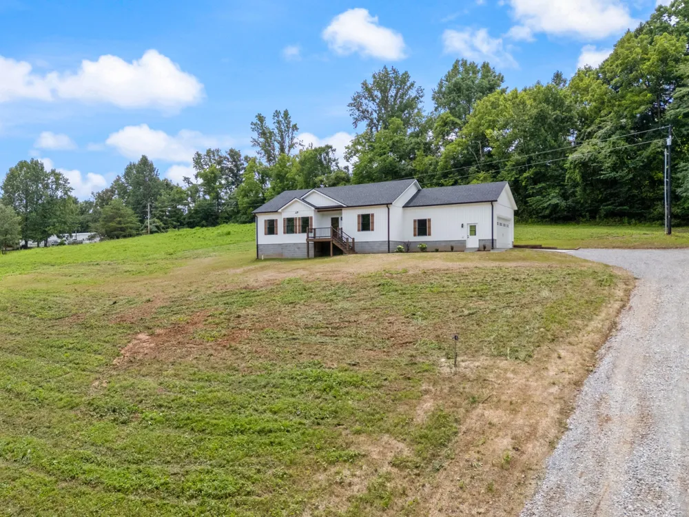 1299 Freeman Loop Cumberland Furnace, TN 37051