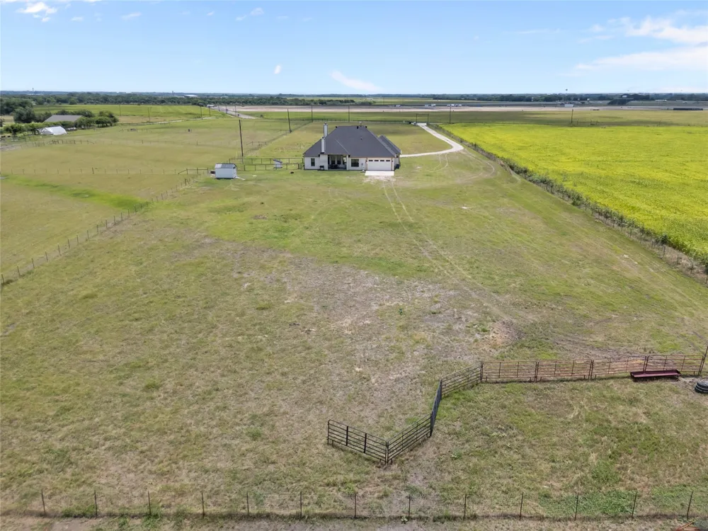 850 Cooke Road Ennis, TX 75119