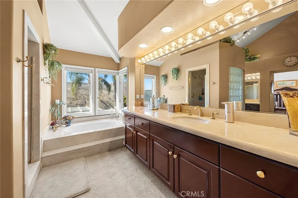 4890 Green Crest Yorba Linda, CA 92887