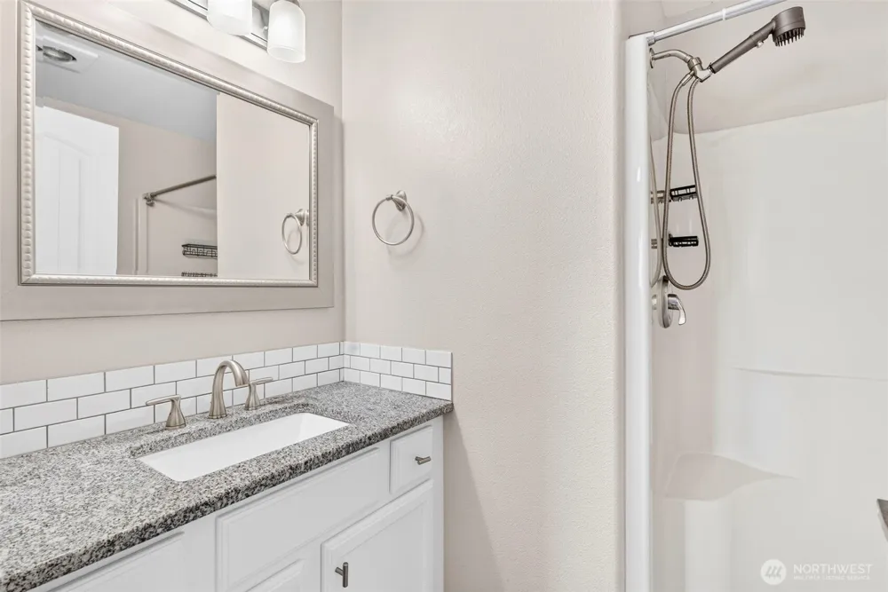 53 Michael St Cathlamet, WA 98612
