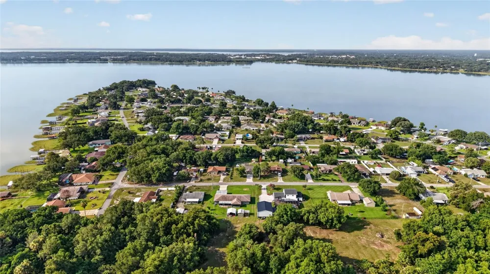 5216 SYDNEY ROAD Fruitland Park, FL 34731