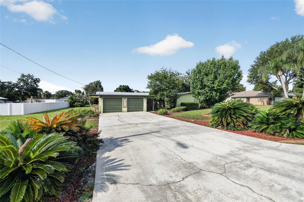5216 SYDNEY ROAD Fruitland Park, FL 34731
