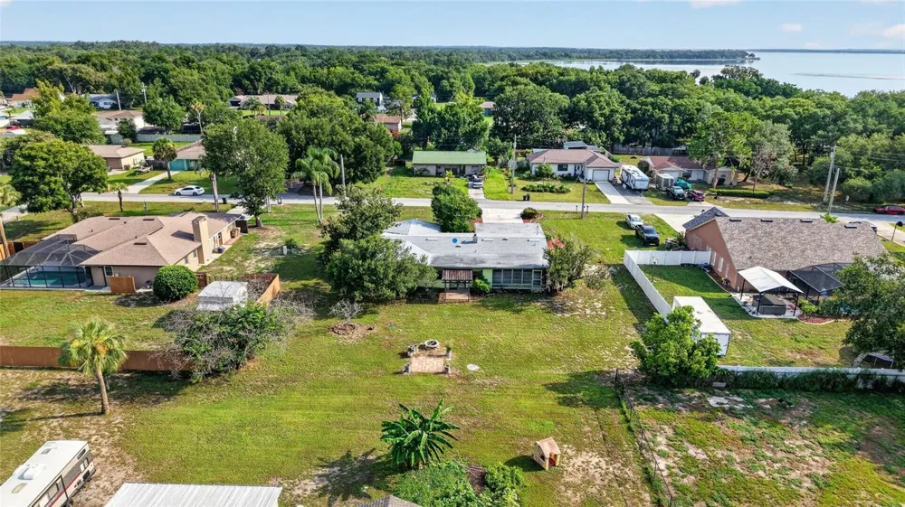 5216 SYDNEY ROAD Fruitland Park, FL 34731