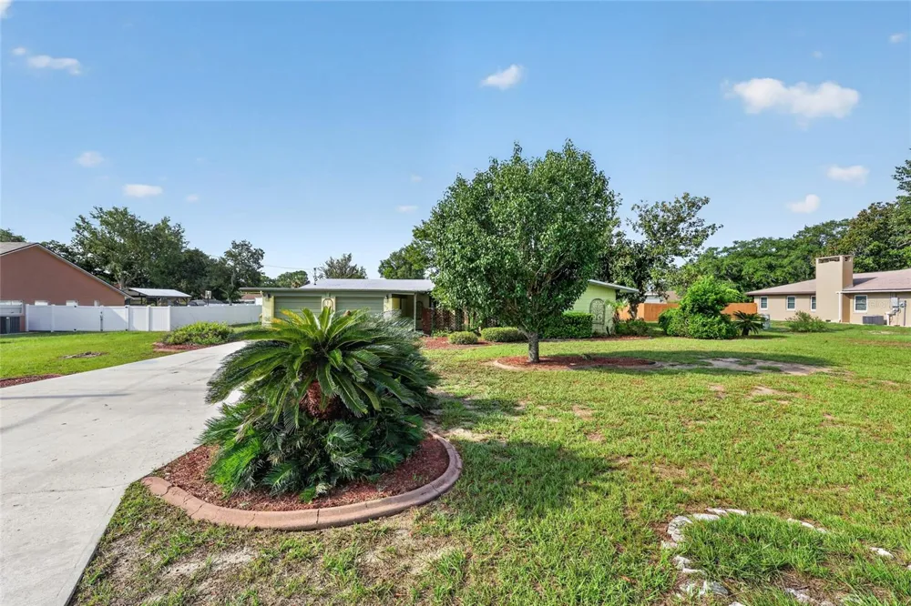 5216 SYDNEY ROAD Fruitland Park, FL 34731