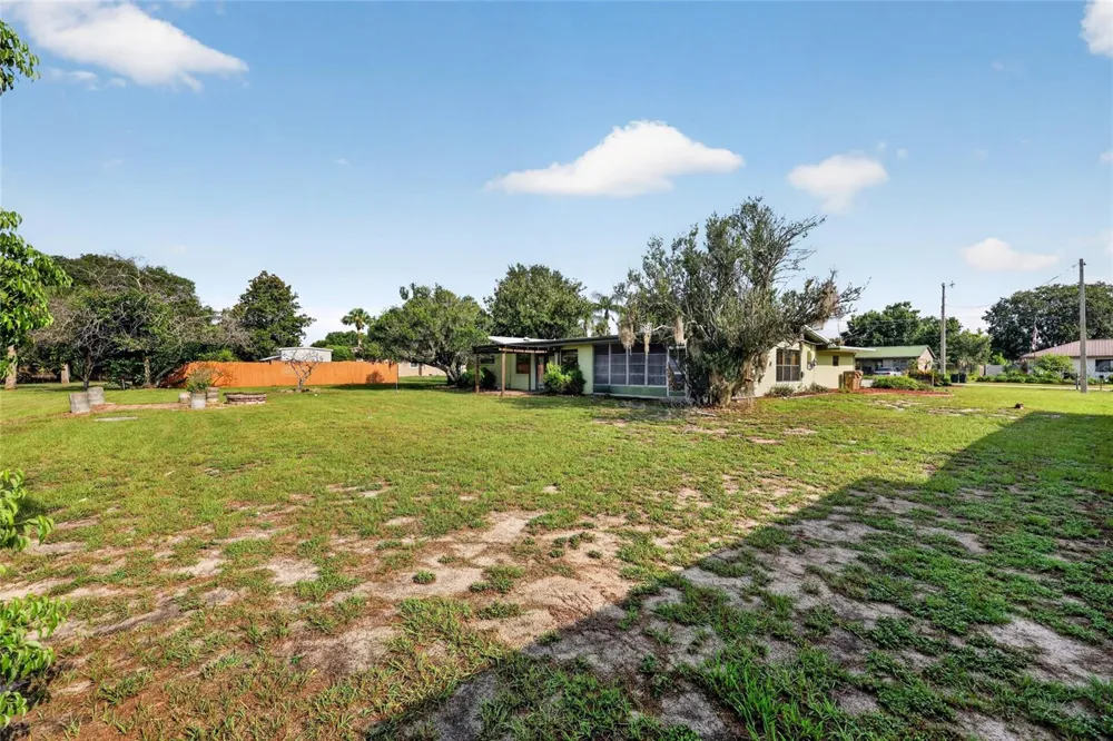 5216 SYDNEY ROAD Fruitland Park, FL 34731