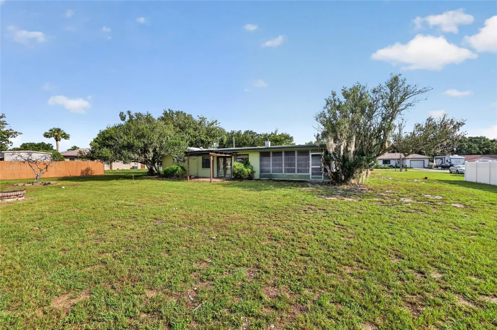 5216 SYDNEY ROAD Fruitland Park, FL 34731