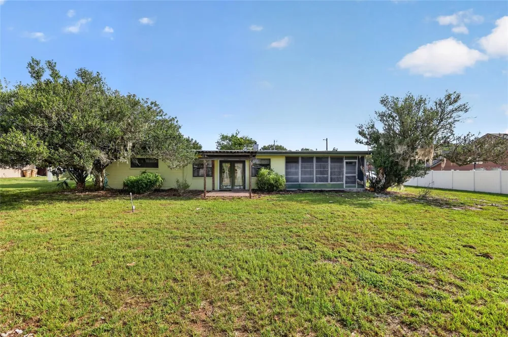 5216 SYDNEY ROAD Fruitland Park, FL 34731