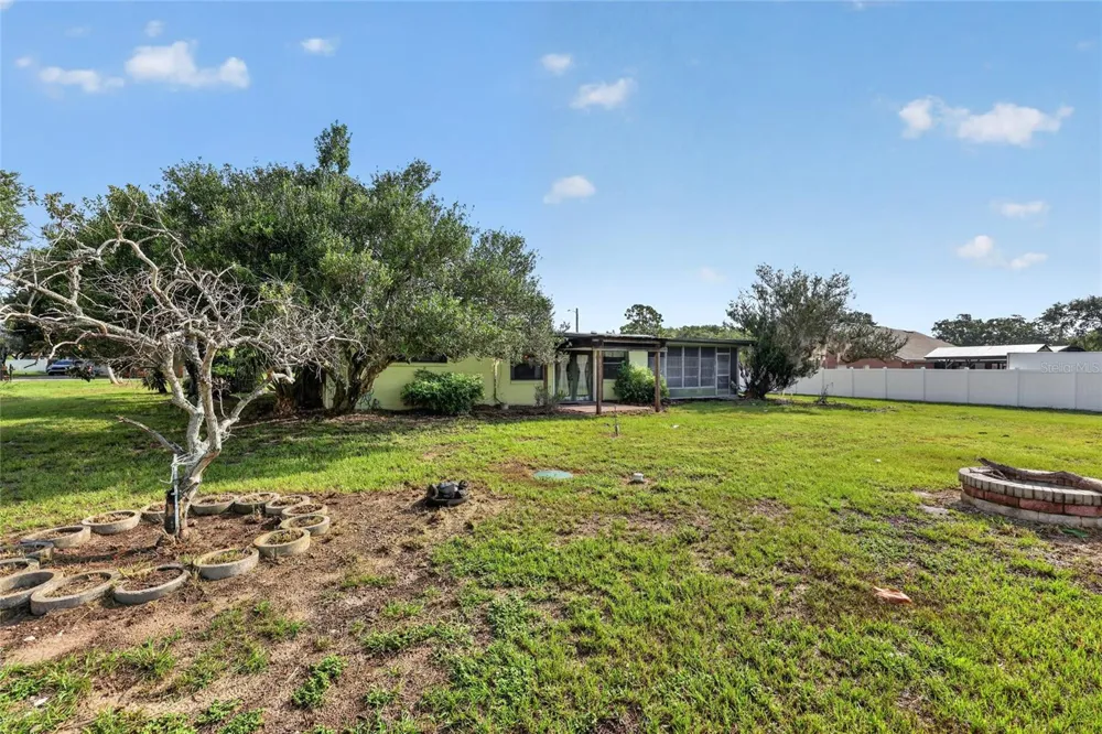 5216 SYDNEY ROAD Fruitland Park, FL 34731