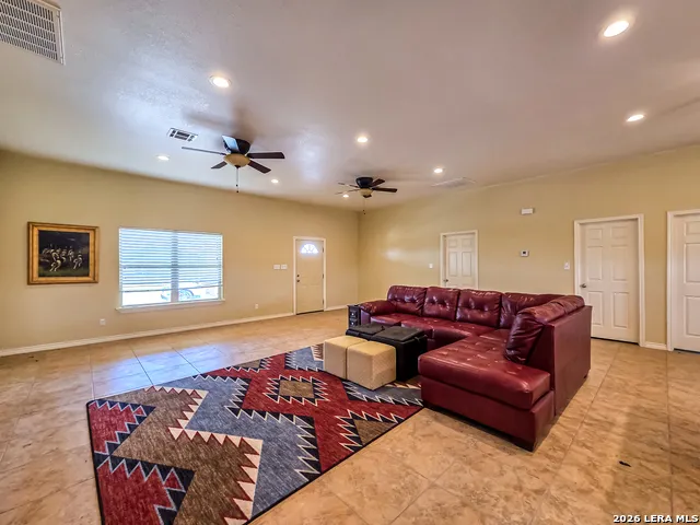 23885 FM 1021 El Indio, TX 78860