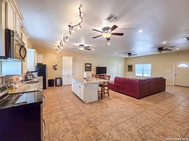 23885 FM 1021 El Indio, TX 78860