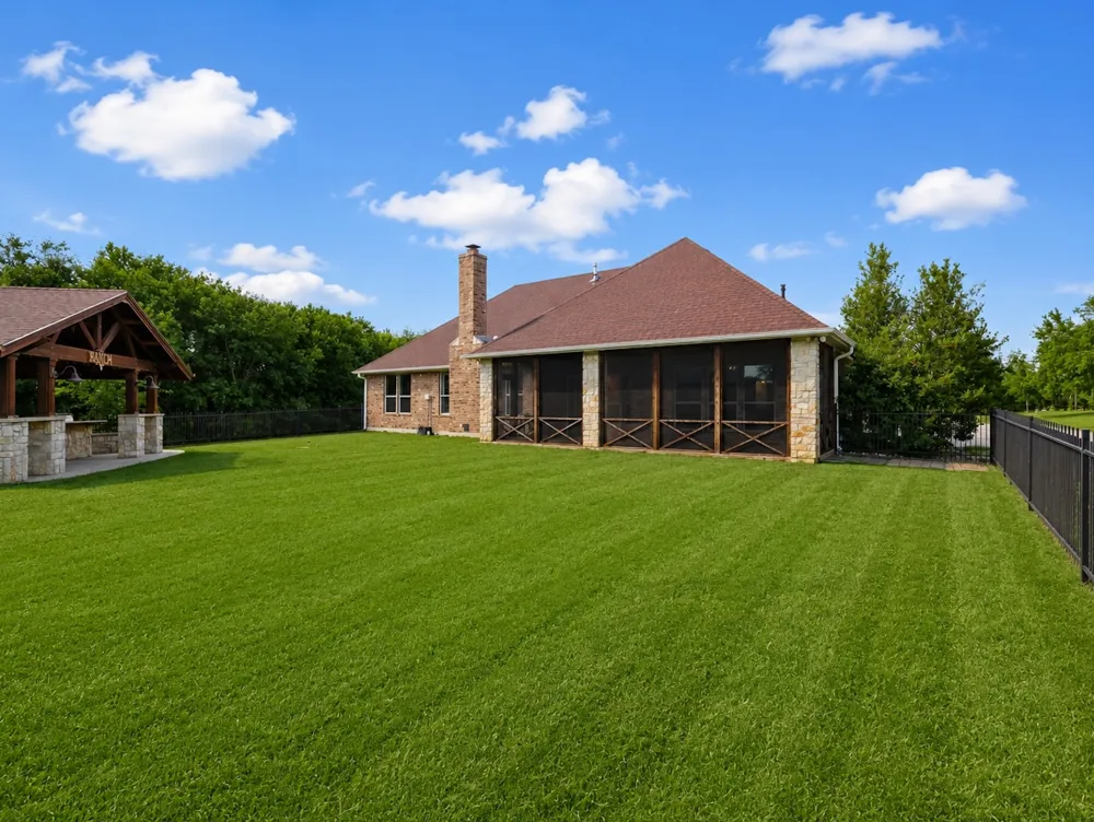 16900 County Road 706 Leonard, TX 75452
