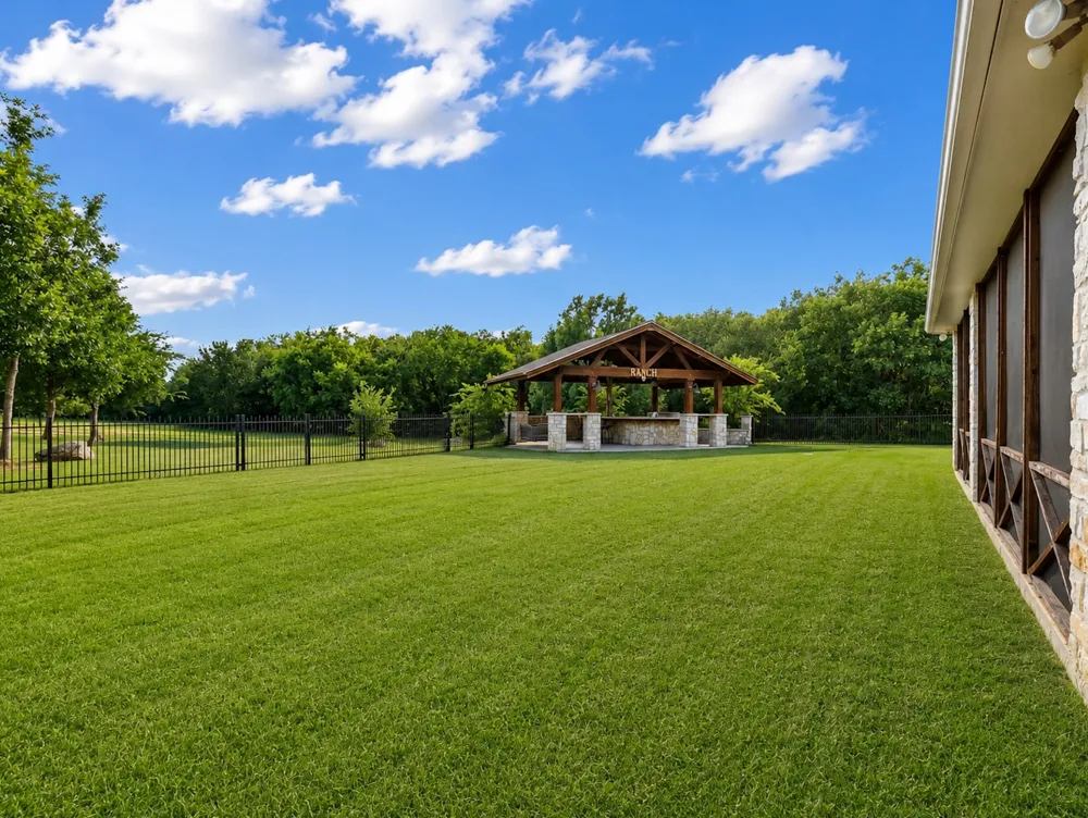 16900 County Road 706 Leonard, TX 75452