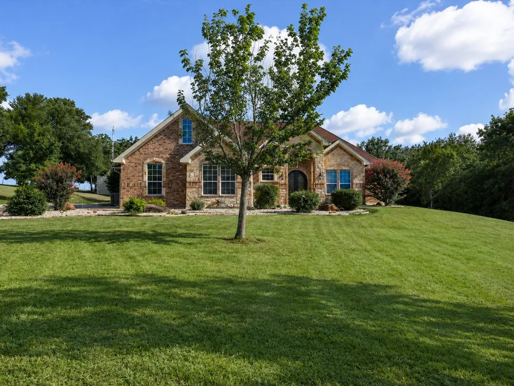 16900 County Road 706 Leonard, TX 75452