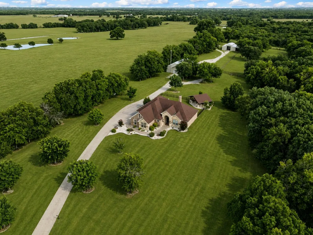 16900 County Road 706 Leonard, TX 75452