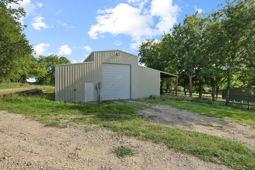 16900 County Road 706 Leonard, TX 75452