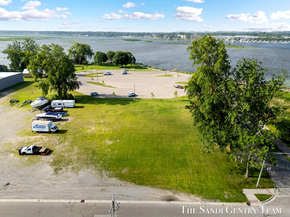 W Exchange Street Spring Lake, MI 49456
