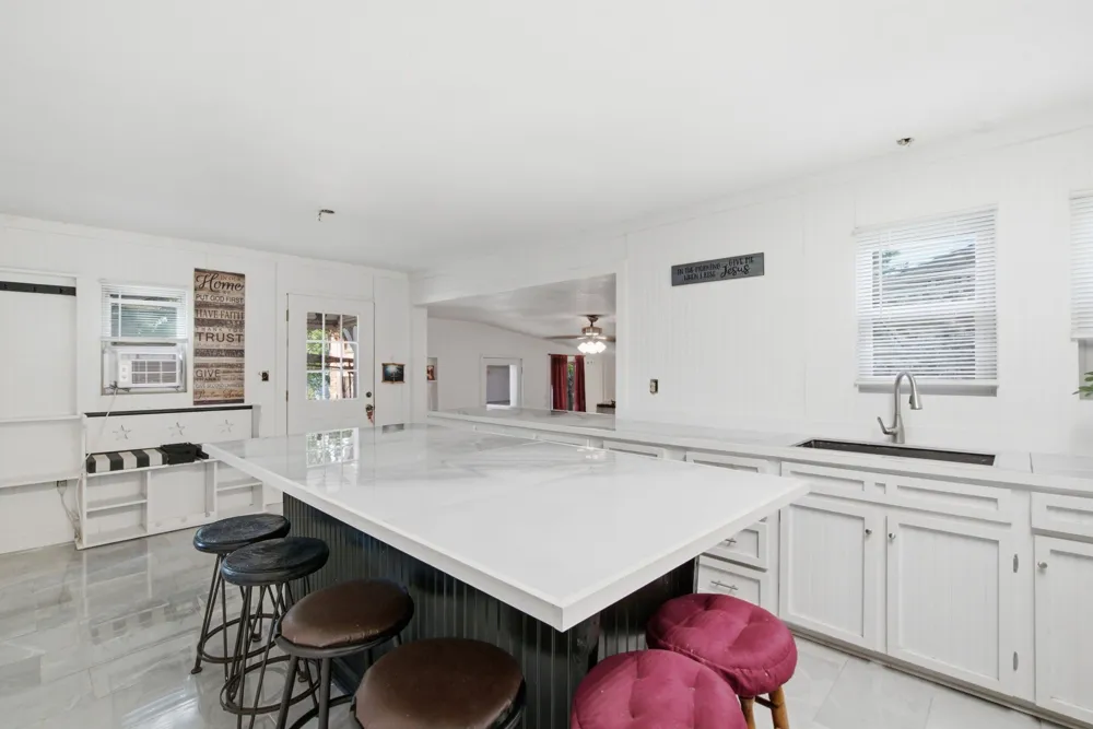 324 W Ross Avenue De Leon, TX 76444