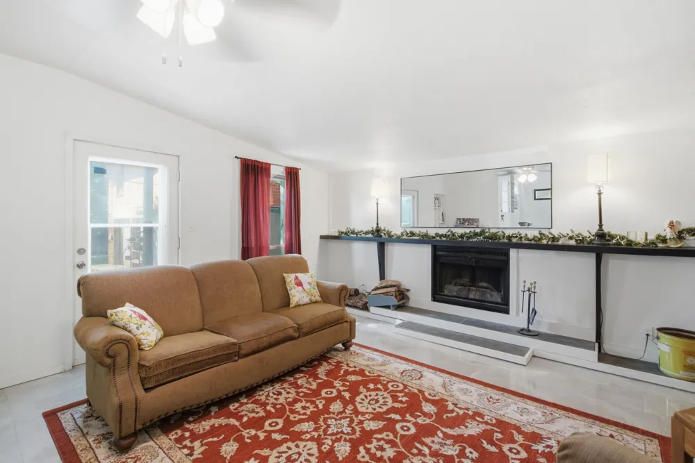 324 W Ross Avenue De Leon, TX 76444