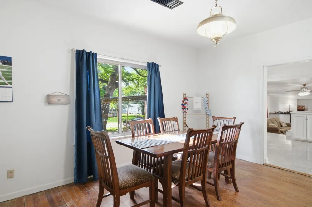 324 W Ross Avenue De Leon, TX 76444