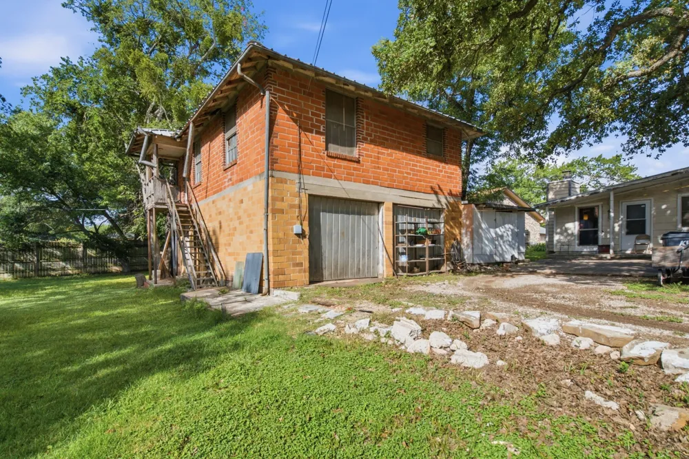 324 W Ross Avenue De Leon, TX 76444