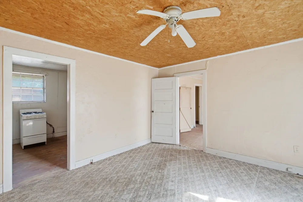 324 W Ross Avenue De Leon, TX 76444