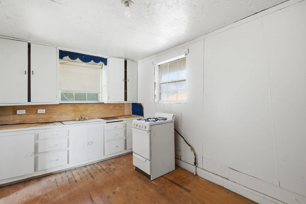 324 W Ross Avenue De Leon, TX 76444