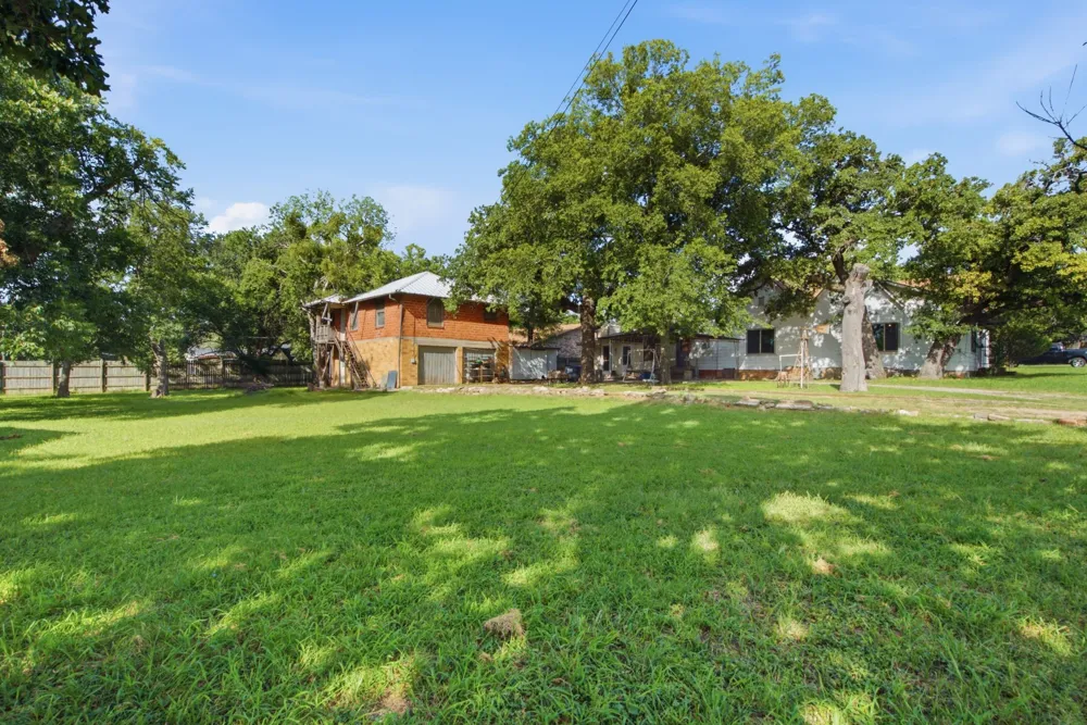 324 W Ross Avenue De Leon, TX 76444