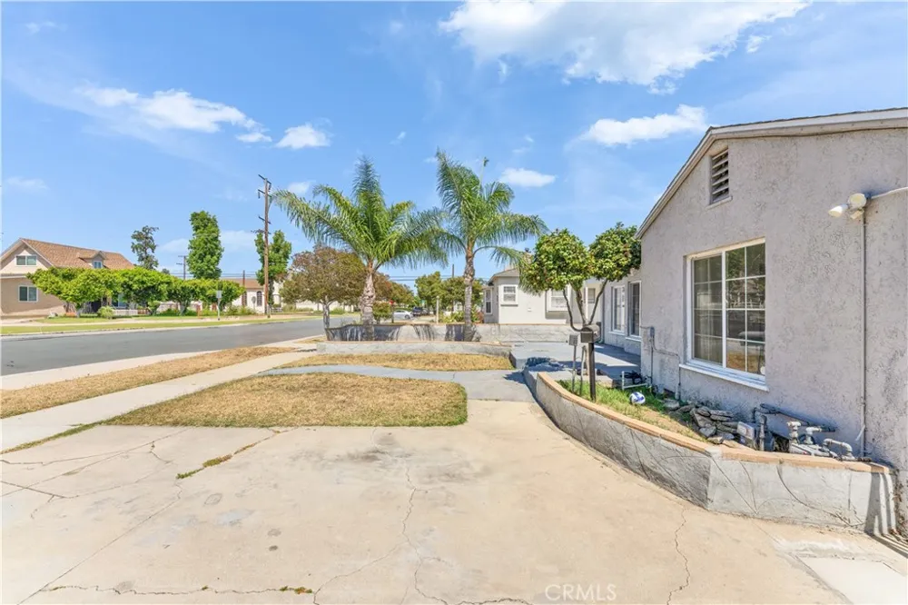656 E I Ontario, CA 91764