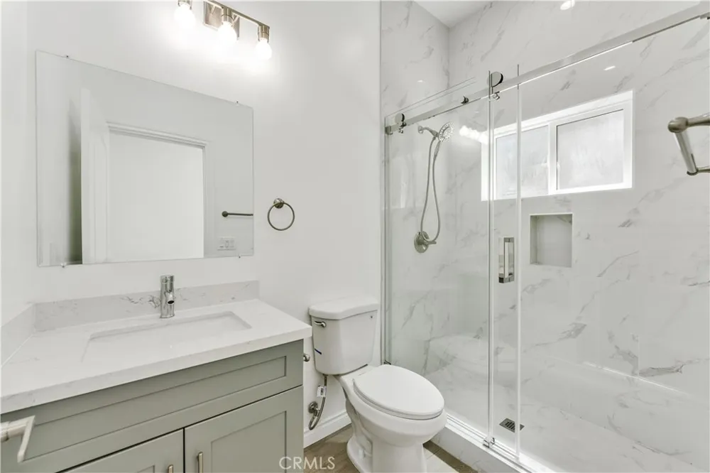 656 E I Ontario, CA 91764