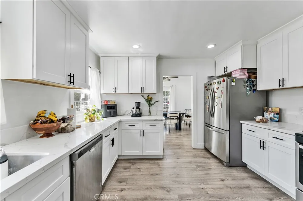 656 E I Ontario, CA 91764