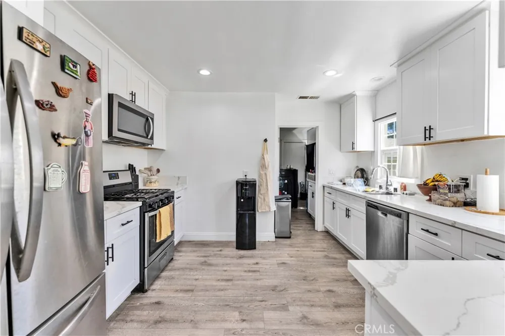 656 E I Ontario, CA 91764