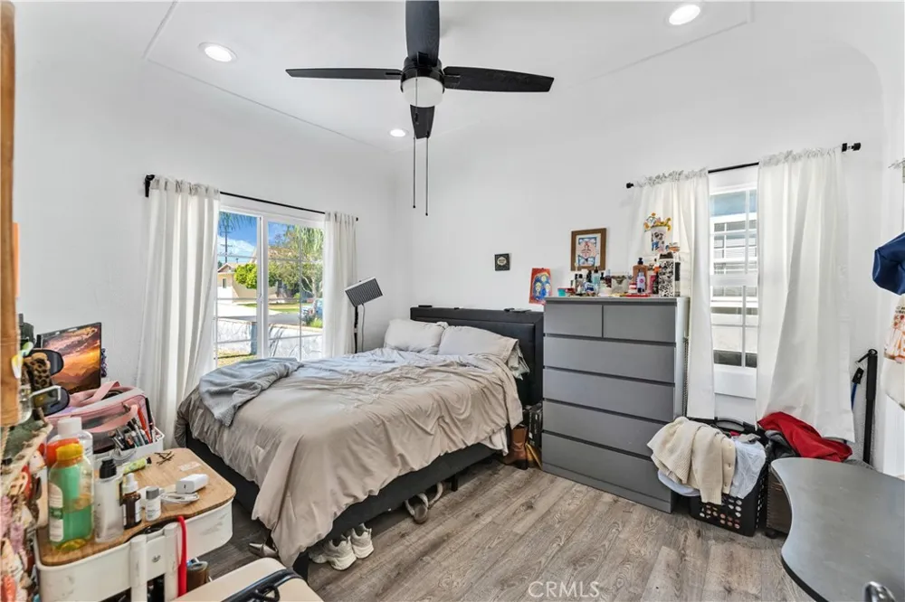 656 E I Ontario, CA 91764