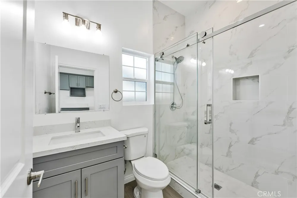 656 E I Ontario, CA 91764