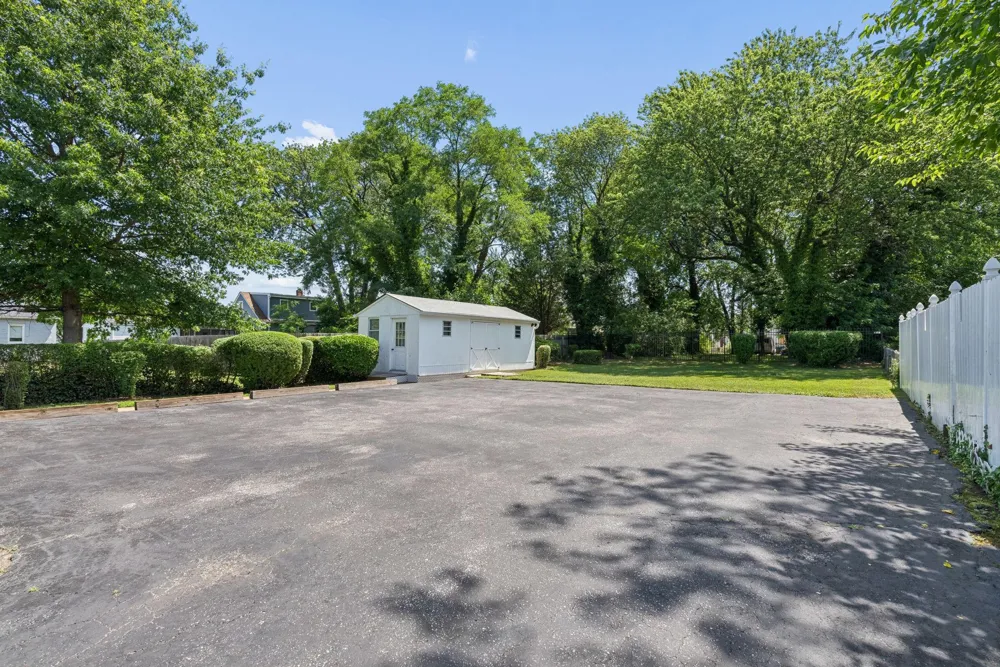 19 OLD SOLOMONS ISLAND ROAD Annapolis, MD 21401