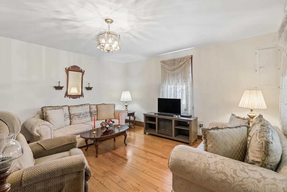 19 OLD SOLOMONS ISLAND ROAD Annapolis, MD 21401