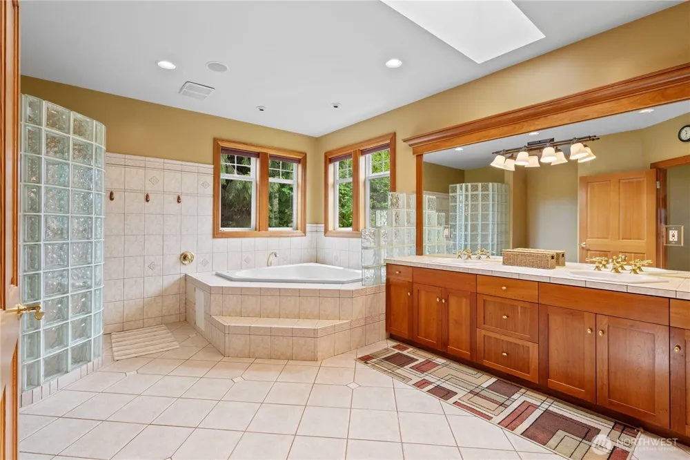 2110 43rd Street SE Puyallup, WA 98372
