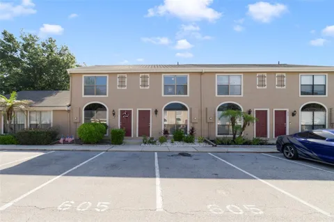 605 CASA PARK COURT #H