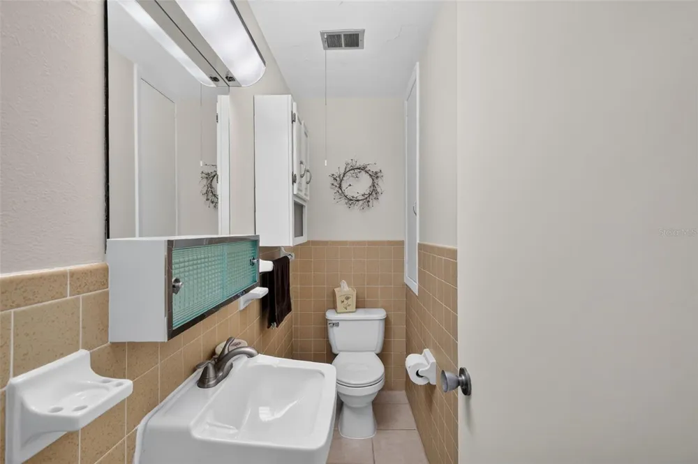 445 S GRANDVIEW STREET #8 Mount Dora, FL 32757